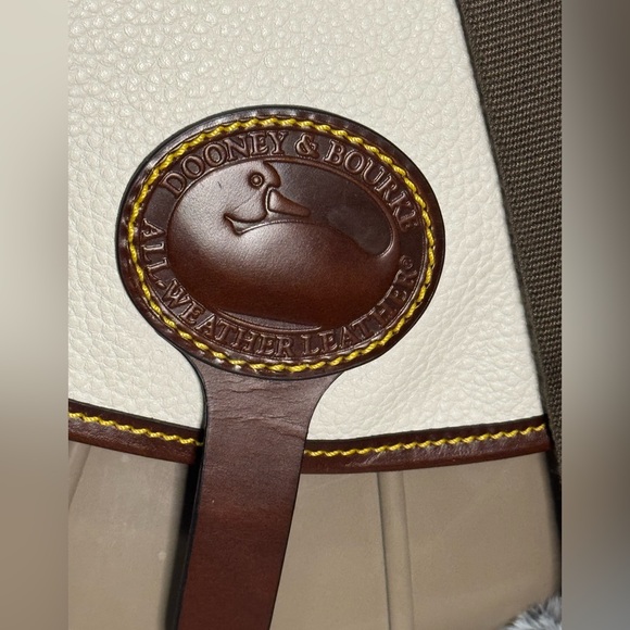 Dooney & Bourke - Duck Crossbody Bag - EUC - White Pebbled Leather & Webbed Body - Picture 3 of 11